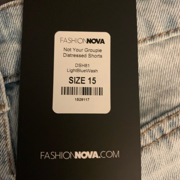 Fashion Nova light wash denim shorts - Picture 3 of 3